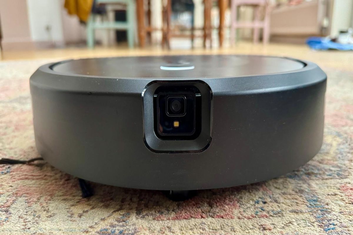 Eşini robot süpürgeyle yakaladı, tazminat kazandı; hapse giren kendisi oldu!