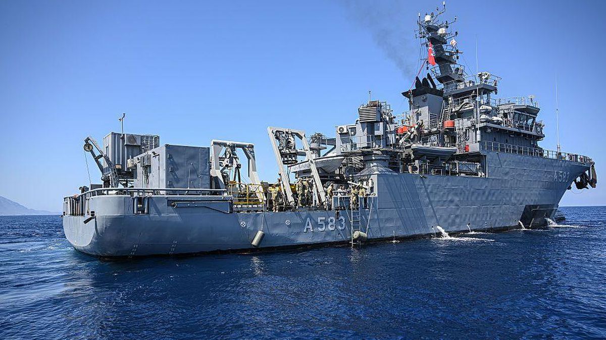 Girne'de Batan Feribotun Arama Çalışmalarına TCG Işın Gemisi Katıldı