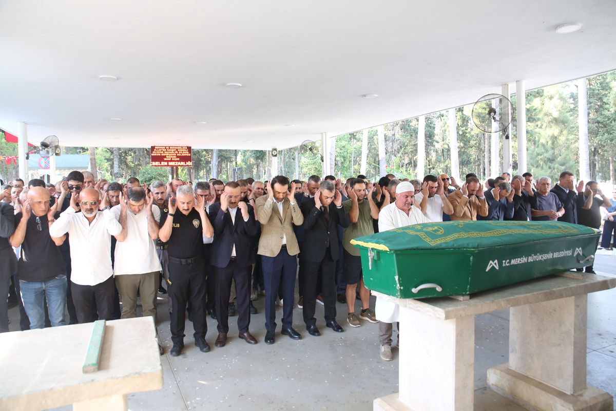 Girne'deki Gemi Kazasında Hayatını Kaybeden Reyhan Verim Mersin'de Toprağa Verildi