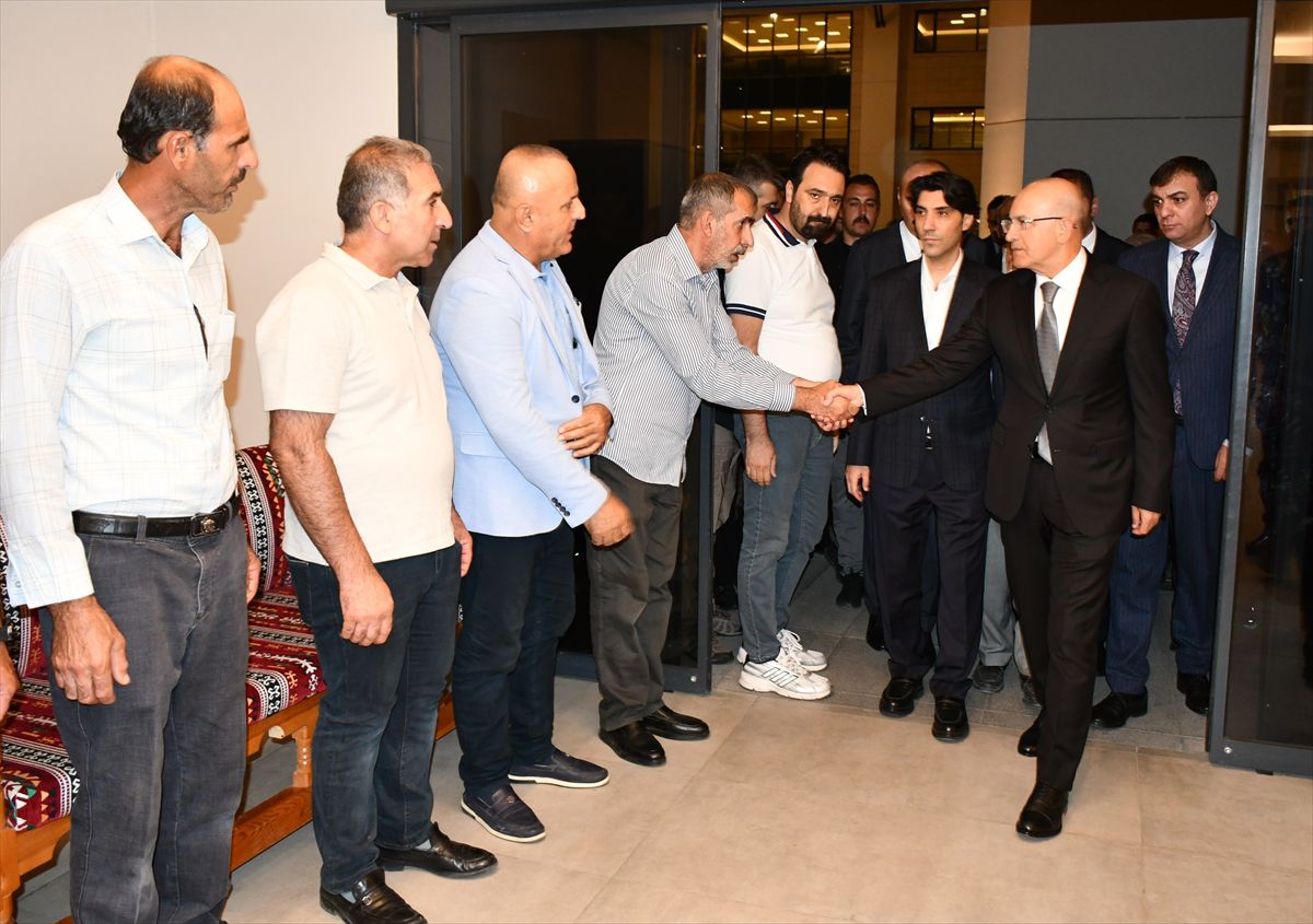 Bakan Şimşek, yangında vefat eden yeğeninin taziyesine katıldı