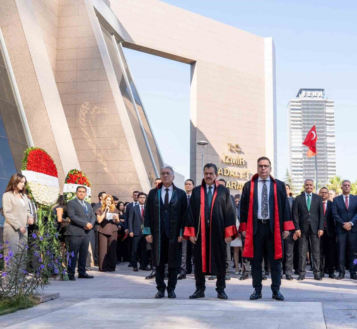İzmir'de yeni adli yıl törenle açıldı, üç proje duyuruldu
