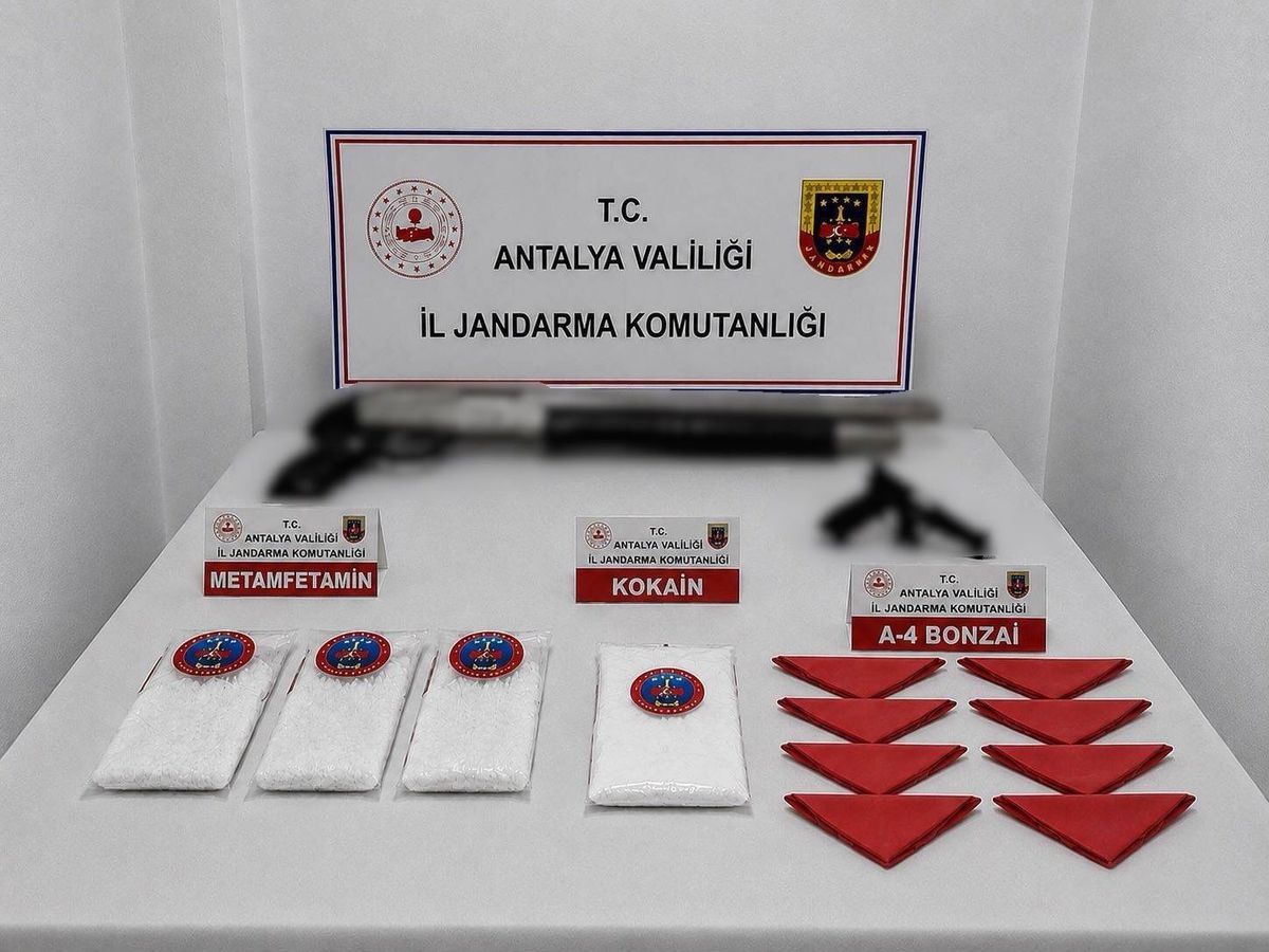 Antalya'da Uyuşturucu Operasyonu: 4 Gözaltı