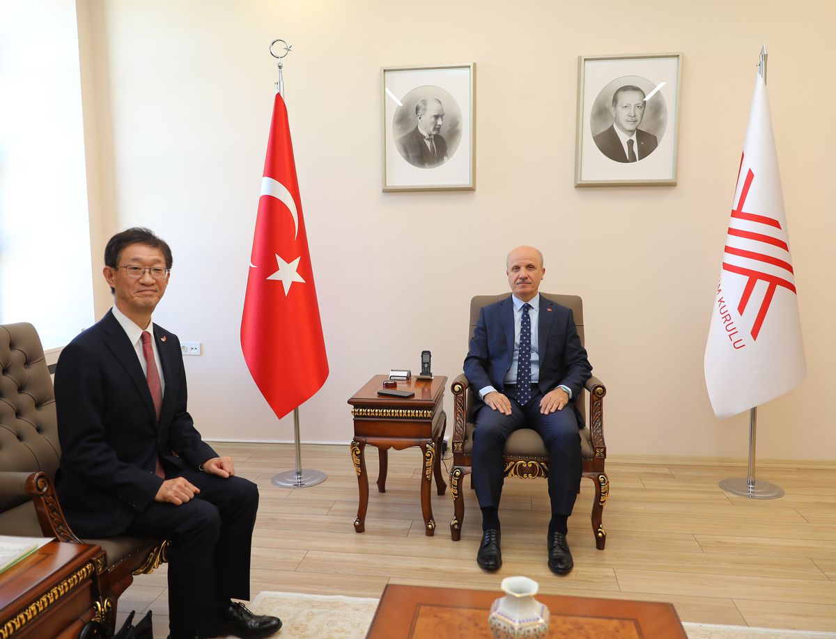 Japonya Büyükelçisi YÖK'ü ziyaret etti
