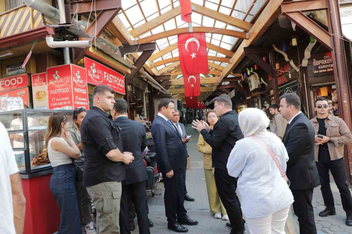 Kütahya Valisi Sokak Sağlıklaştırma Projesi Alanını İnceledi