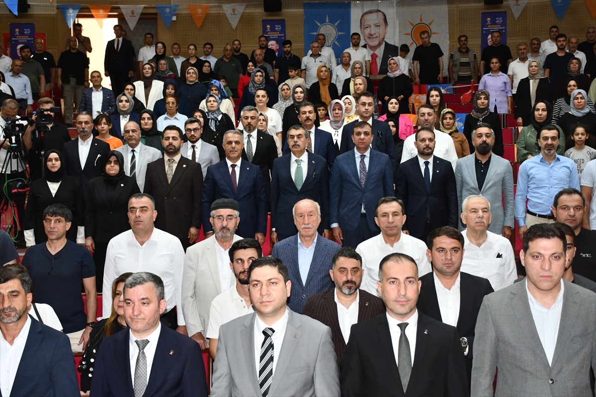 Bakan Tekin: Kardeşliğe Engel Olunmasın