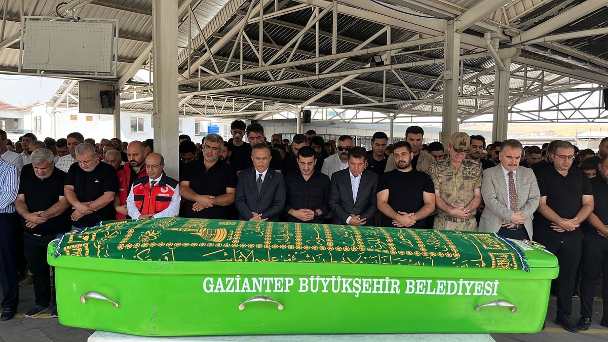KKTC'deki Gemi Faciasında Hayatını Kaybeden Nihat Balyemez Gaziantep'te Toprağa Verildi