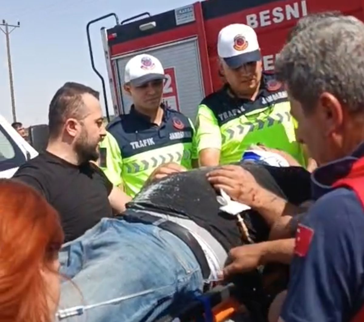 Besni'de Otomobil TIR'a Arkadan Çarptı: 2 Yaralı