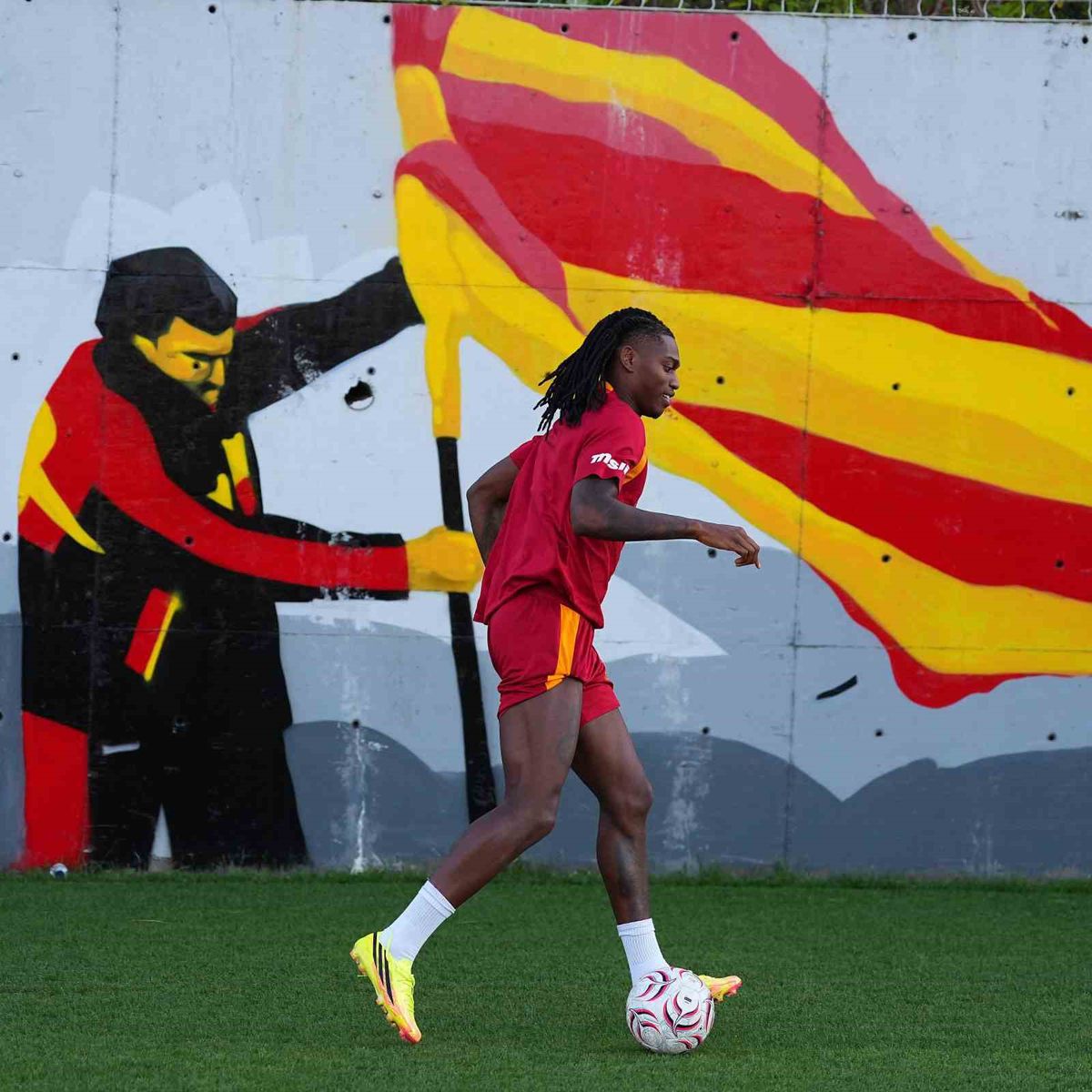 Leao ilk antrenmana çıktı; Galatasaray Başakşehir'e hazır