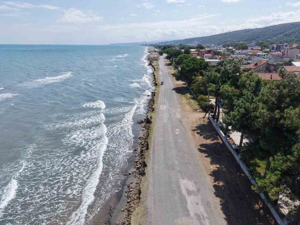 Atakum'da kıyı erozyonu sahil yapılarını tehdit ediyor