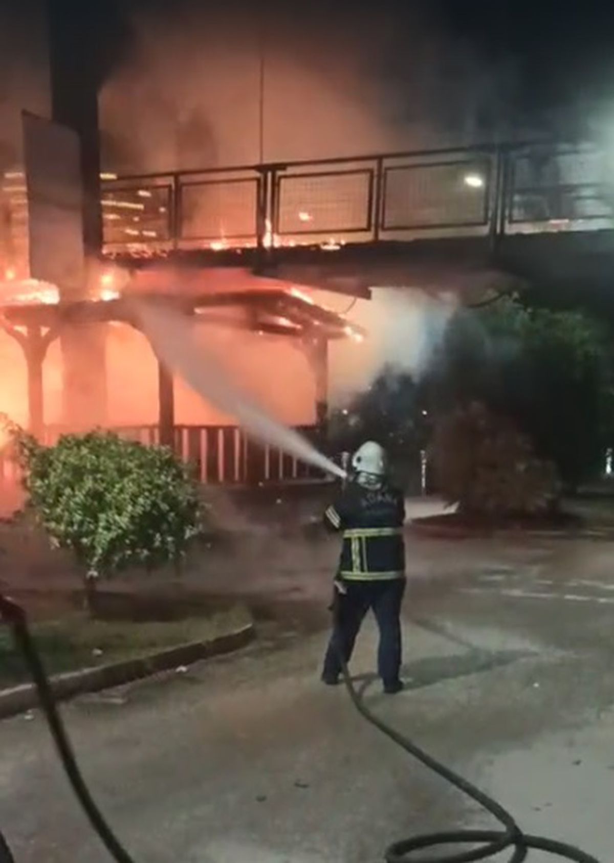 Adana'da Asma Yaya Köprüsünde Yangın