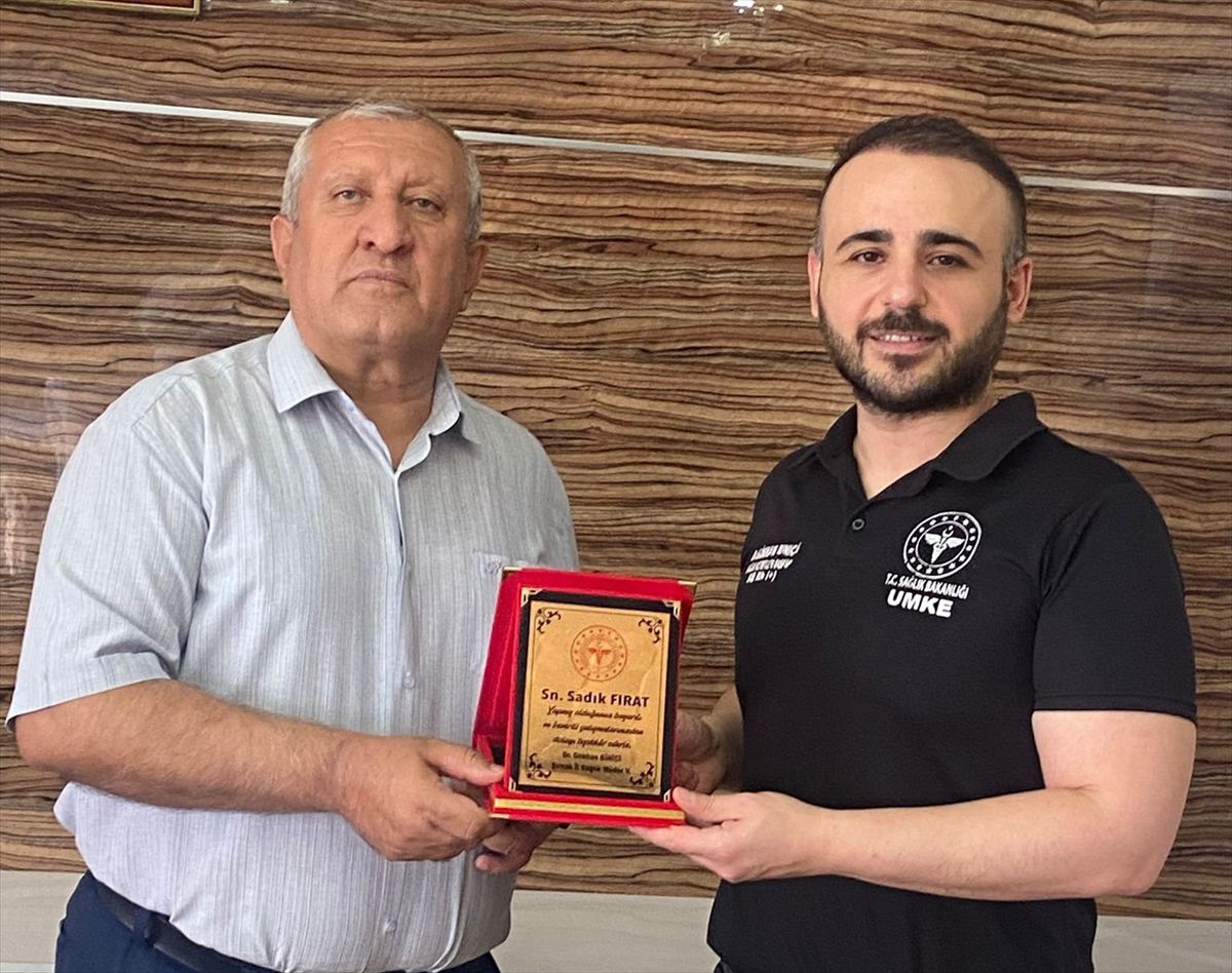Şırnak'ta 32 yıllık sağlık emekçisi Sadık Fırat'a veda töreni