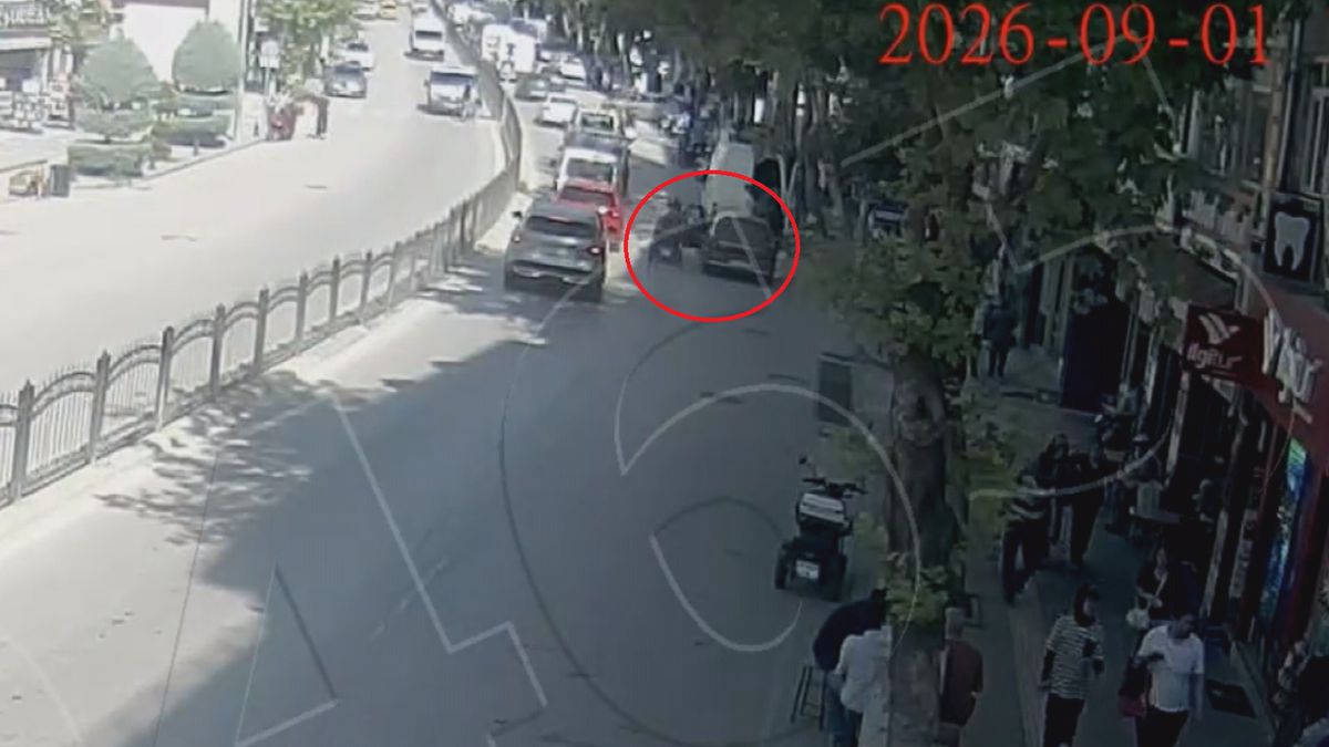 Amasya'da Park Halindeki Otomobilin Kapısı Elektrikli Bisikletli Kadının Yüzüne Çarptı