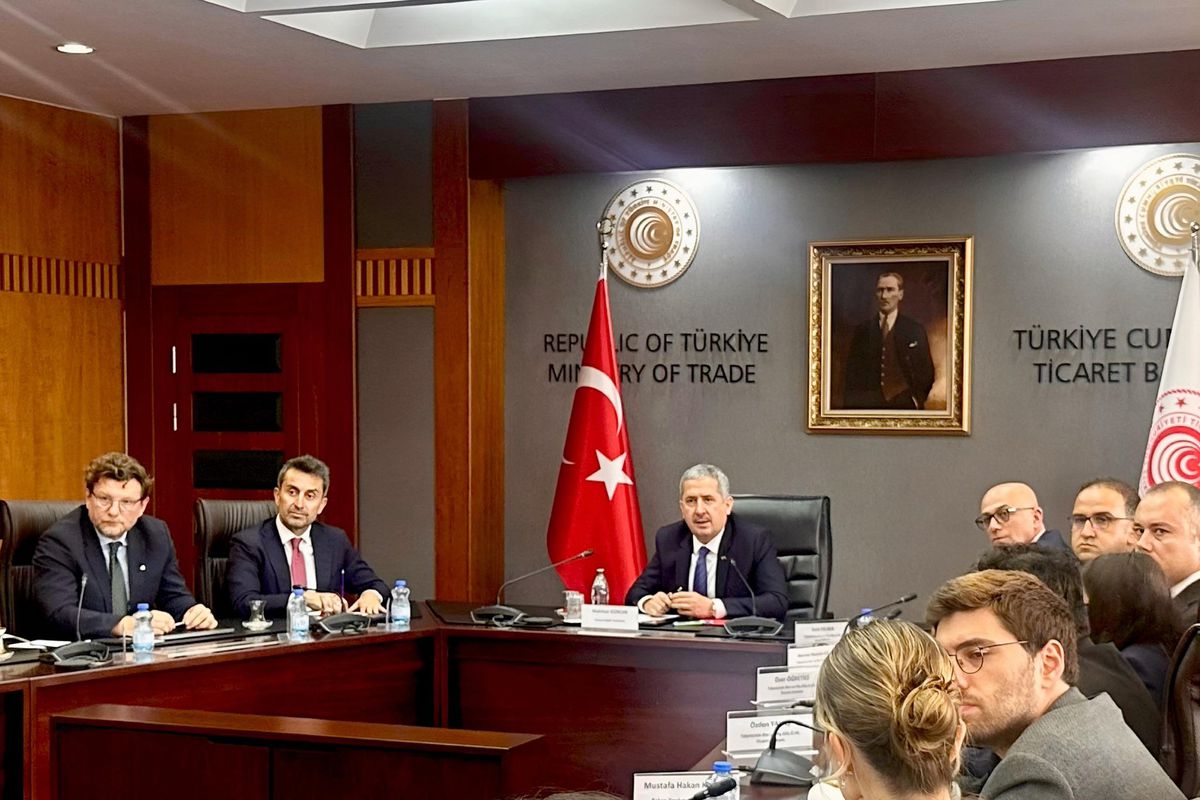Ticaret Bakan Yardımcısı Gürcan, e-ticaret firmalarıyla bir araya geldi