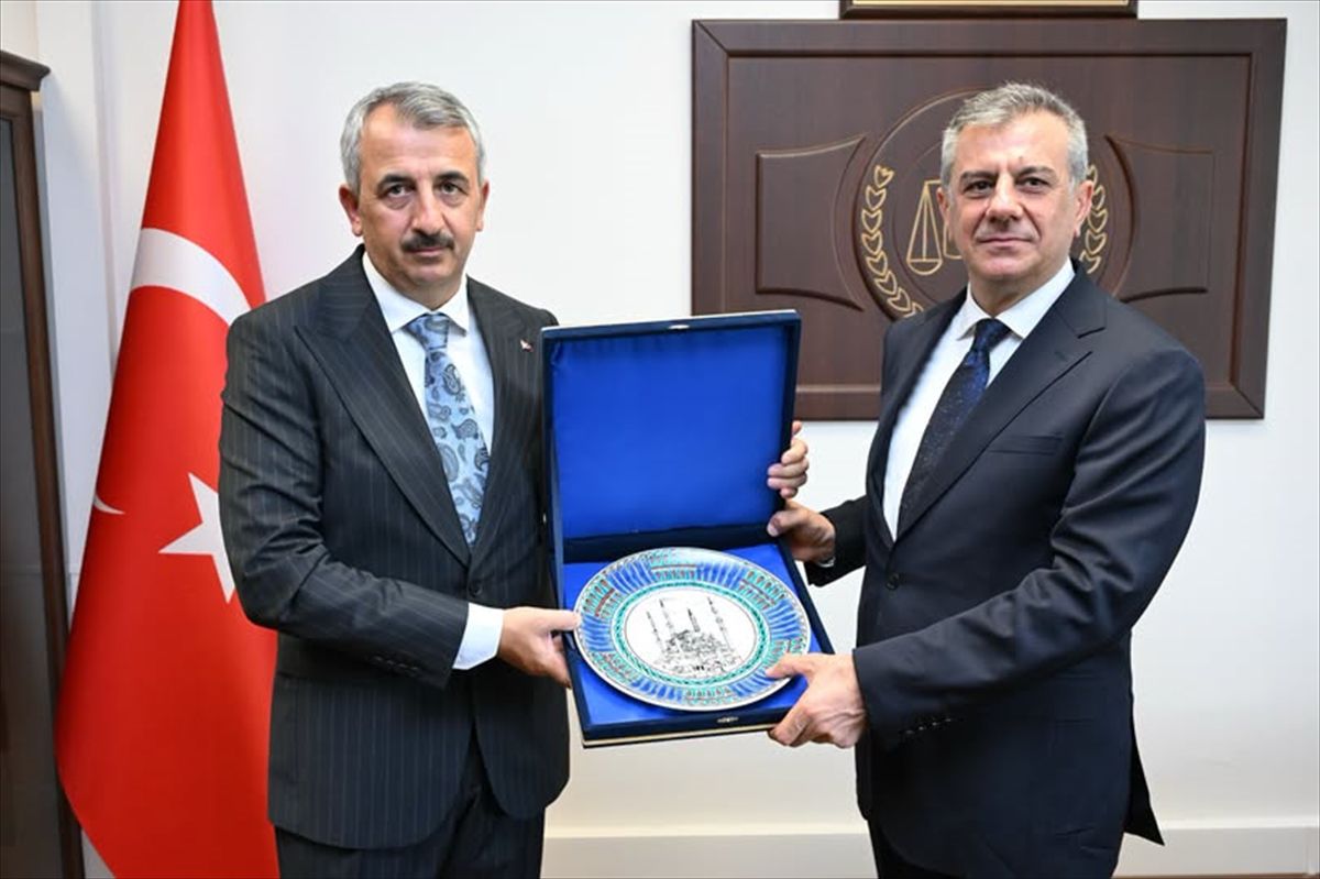 Vali Sezer'den Bölge İdare Mahkemesi Başkanı Kahraman'a ziyaret