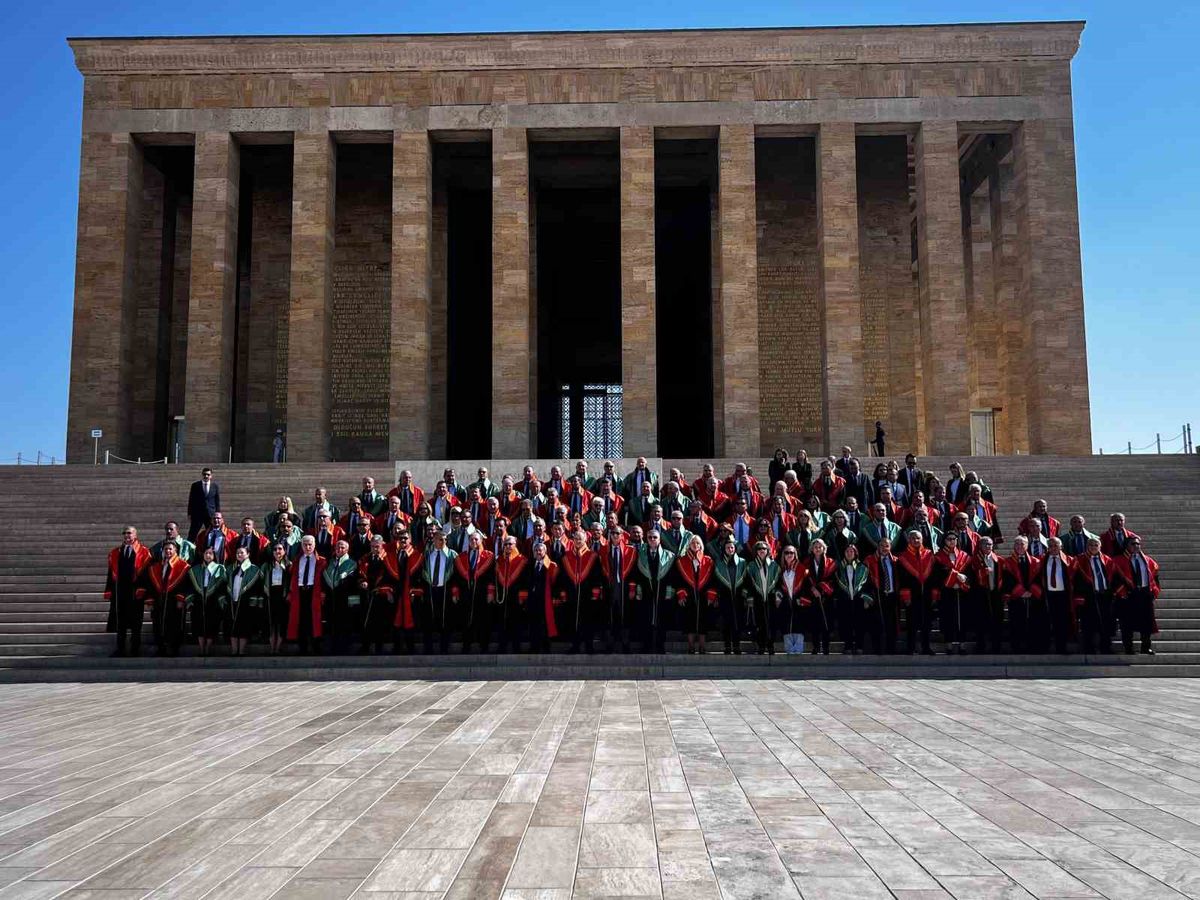 Yargıtay üyeleri, adli yılın açılışı dolayısıyla Anıtkabir’i ziyaret etti
