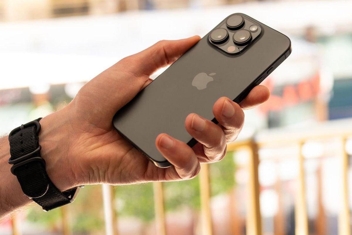 Apple'da 15 yıllık dönem sona erdi! Tim Cook koltuğunu devretti