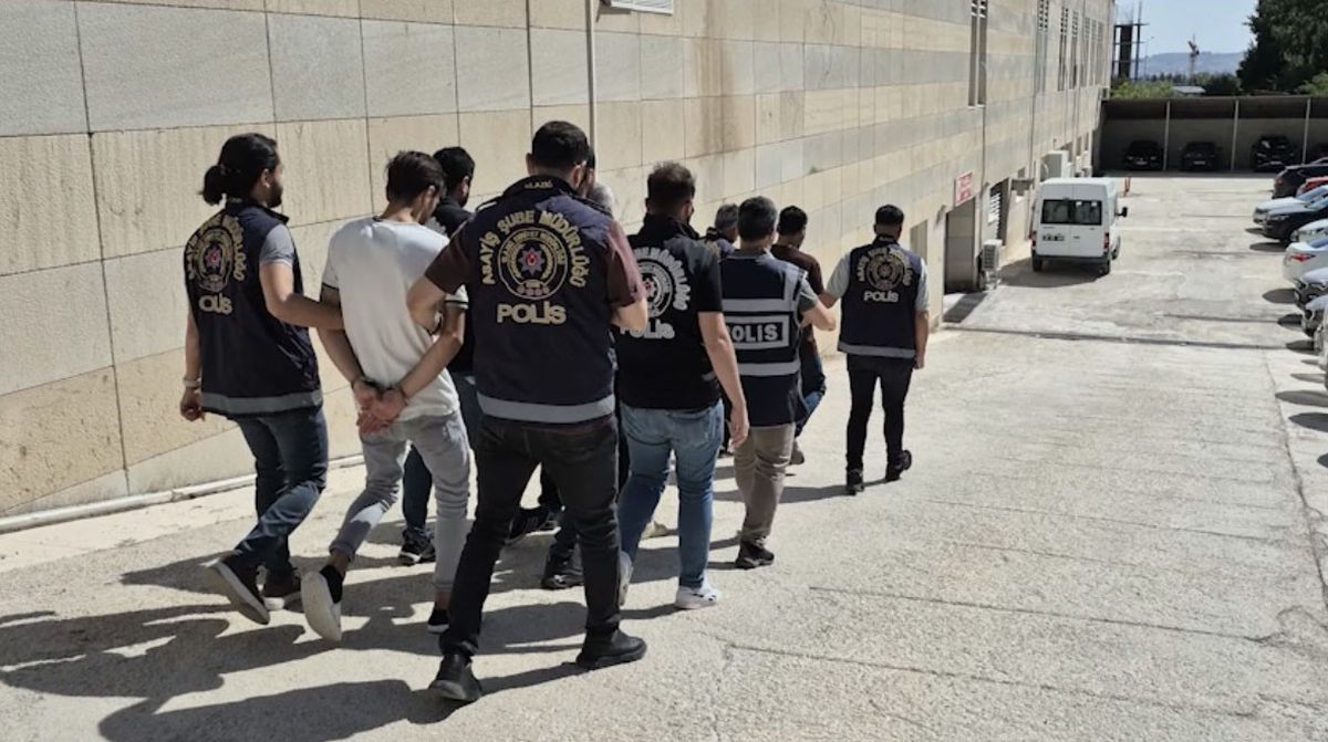 Düğün Konvoyunda Havai Fişek Cezası: 900 Bin TL