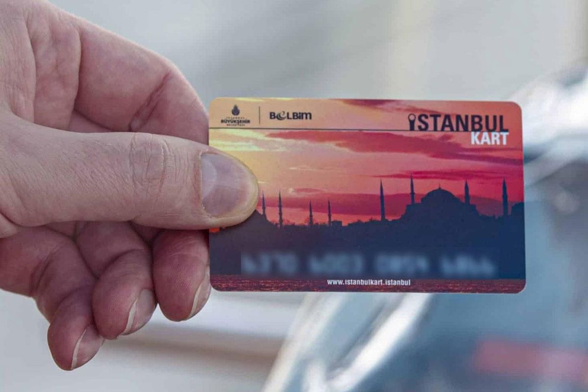 Beşiktaş'ın yıldızı İstanbul'u böyle keşfediyor! İETT'ye binip Taksim'e gitti