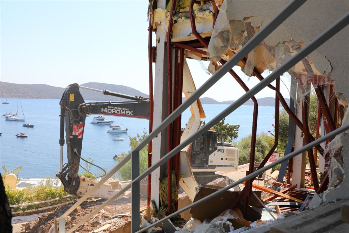 Bodrum'da 8 ayda 74 kaçak yapı yıkıldı