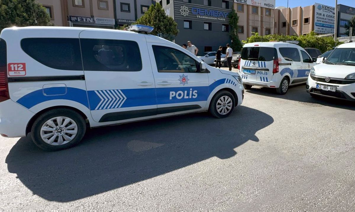 Borç Meselesi Kanlı Bitti: İki Kişi Birbirini Bıçakladı