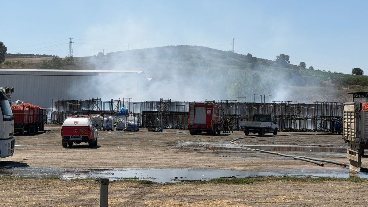 Bursa'da Fabrika Yangını: 1 Saatte Kontrol Altına Alındı