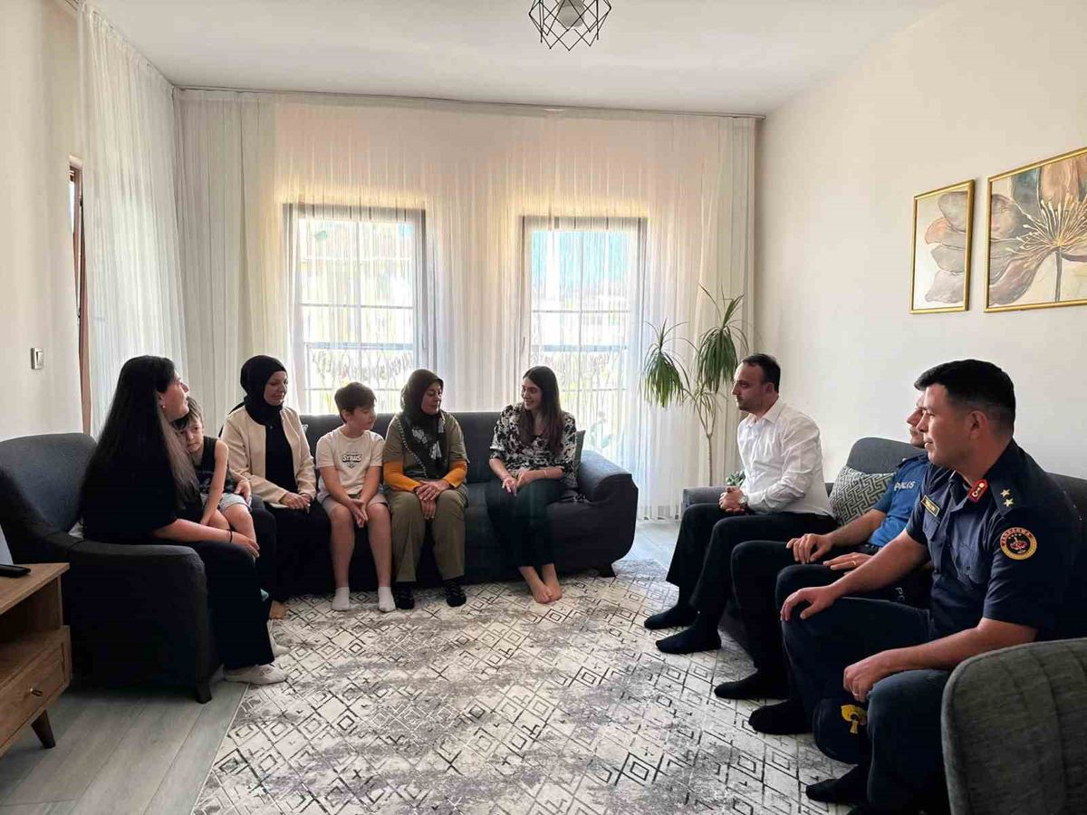 Çavdarhisar Kaymakamı Şehit Ailelerini Ziyaret Etti