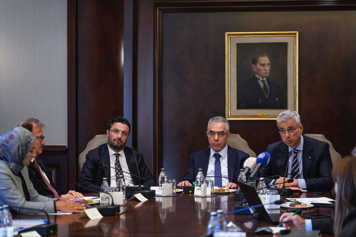 Sağlık Çalışanları ve Yerli Üretim İçin Hukuk Politikaları Toplantısı