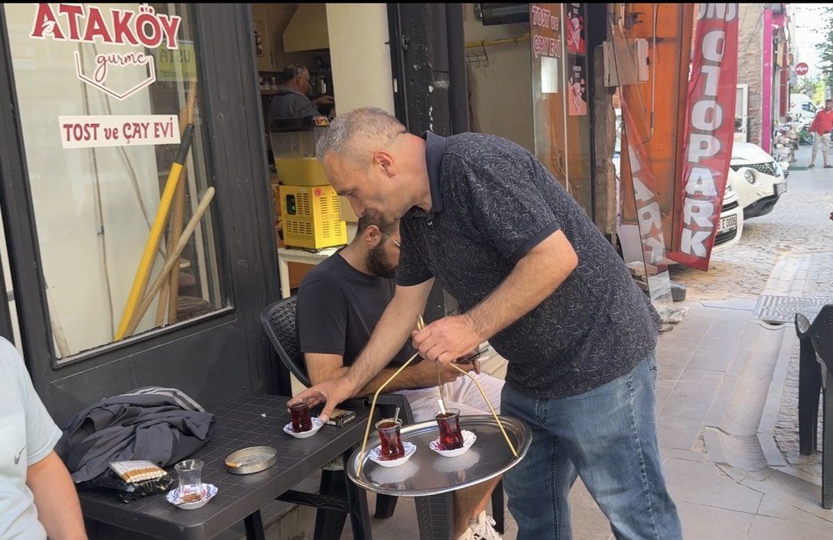 Çay Ocağından Dışlandığı İddiasıyla Cam Kıran Şahıs Hakkında İşletmeden Açıklama