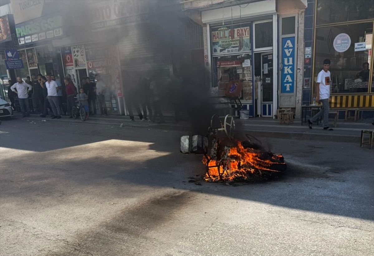 Diyarbakır'da Seyir Halindeki Motosiklet Alev Aldı