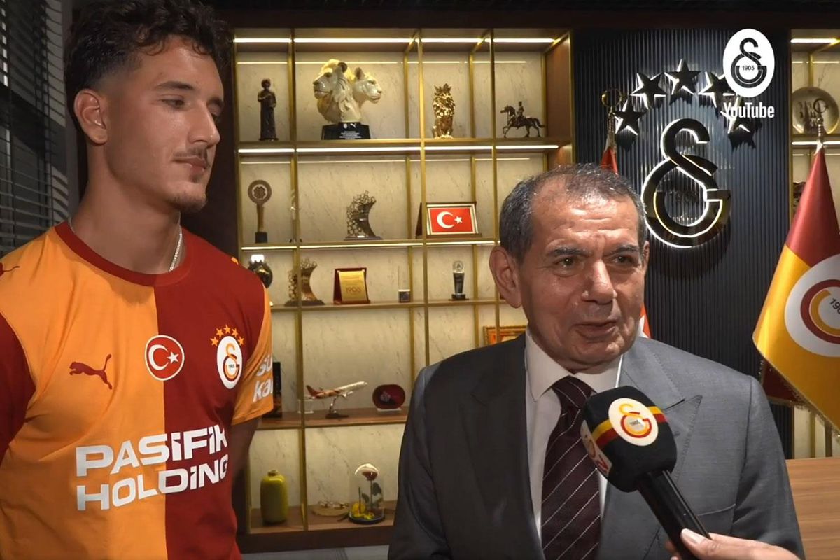 Dursun Özbek konuşurken Deniz Gül'ün yaptığı tepki çekti: Başkanın yanında hoş değil