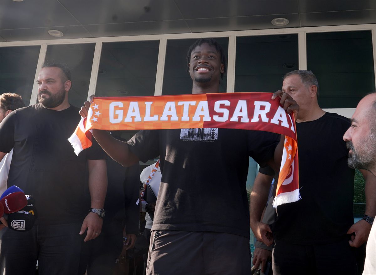 Galatasaray'ın stoper adayı Bitshiabu İstanbul'da