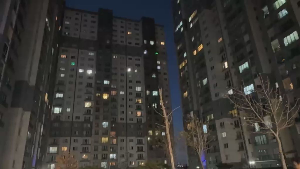 Esenyurt'ta Otopark Yangını 28 Katlı Binaya Sıçradı: 42 Kişi Dumandan Etkilendi