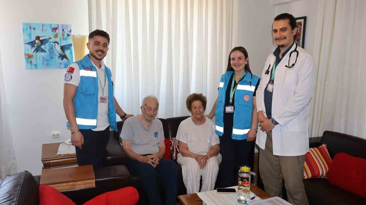 Bursa'da Evde Sağlık Hizmetleri: 2 Bin 700 Hastaya 'Aileden Biri' Gibi Bakım