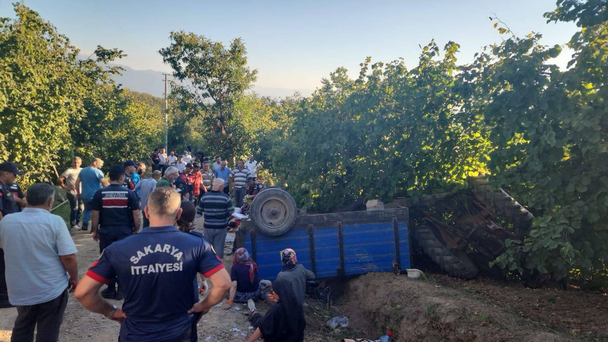 Fındık işçilerini taşıyan traktör devrildi: 18 yaralı