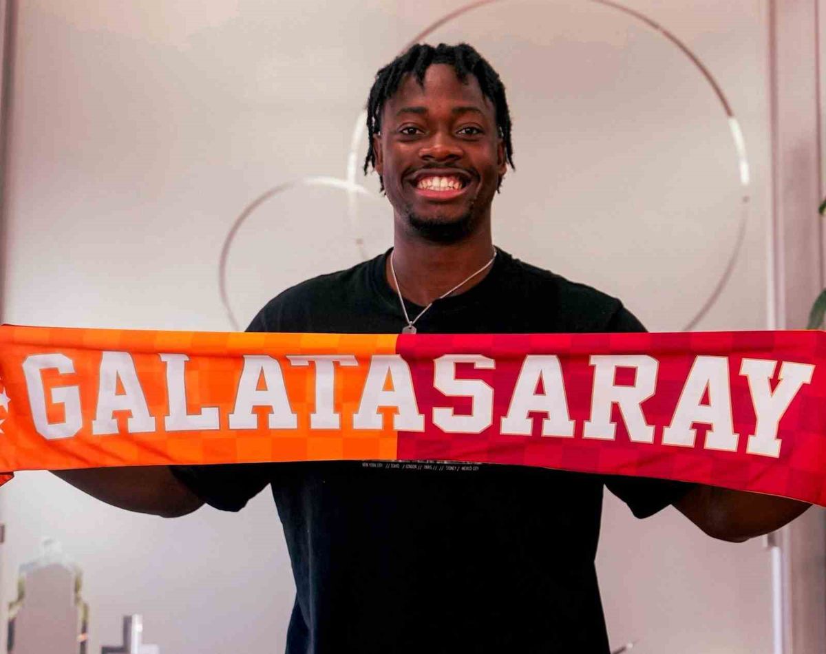 Galatasaray'ın Yeni Stoperi Bitshiabu İstanbul'da