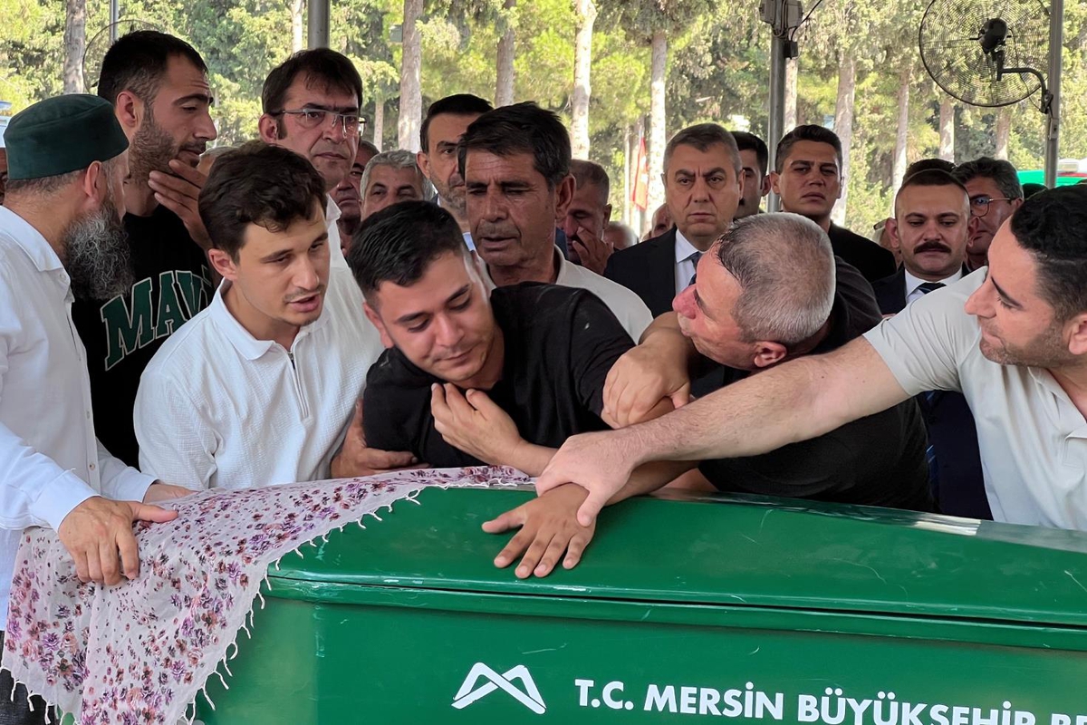 Girne'deki gemi faciasında kahreden detay! Can yeleğini evladına giydirip, kız kardeşine emanet etti