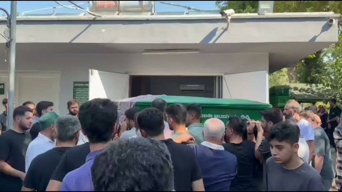 Feribot Faciasında Şehit Anne Son Yolculuğuna Uğurlandı