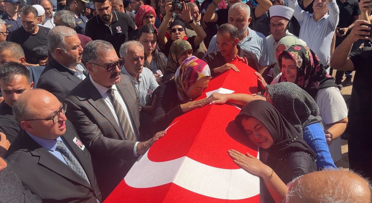 Girne açıklarındaki gemi kazasında hayatını kaybeden uzman çavuş toprağa verildi