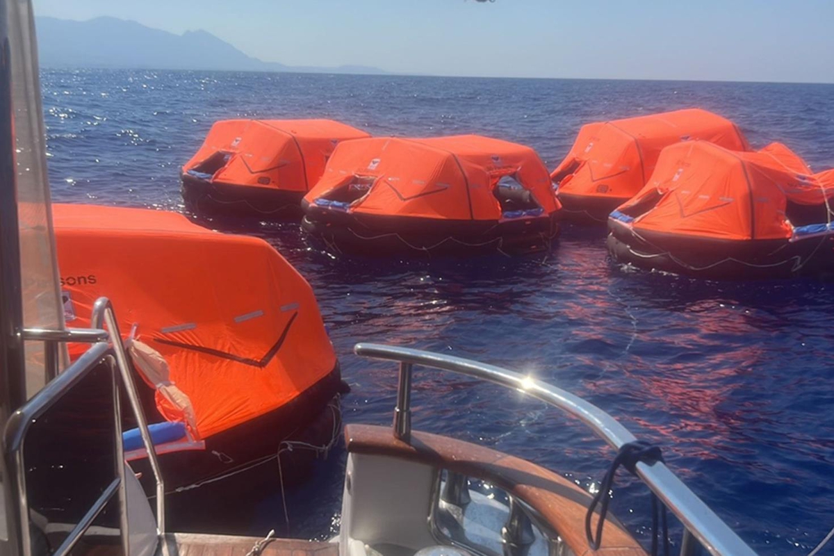 Girne'de batan gemiye ulaşıldı