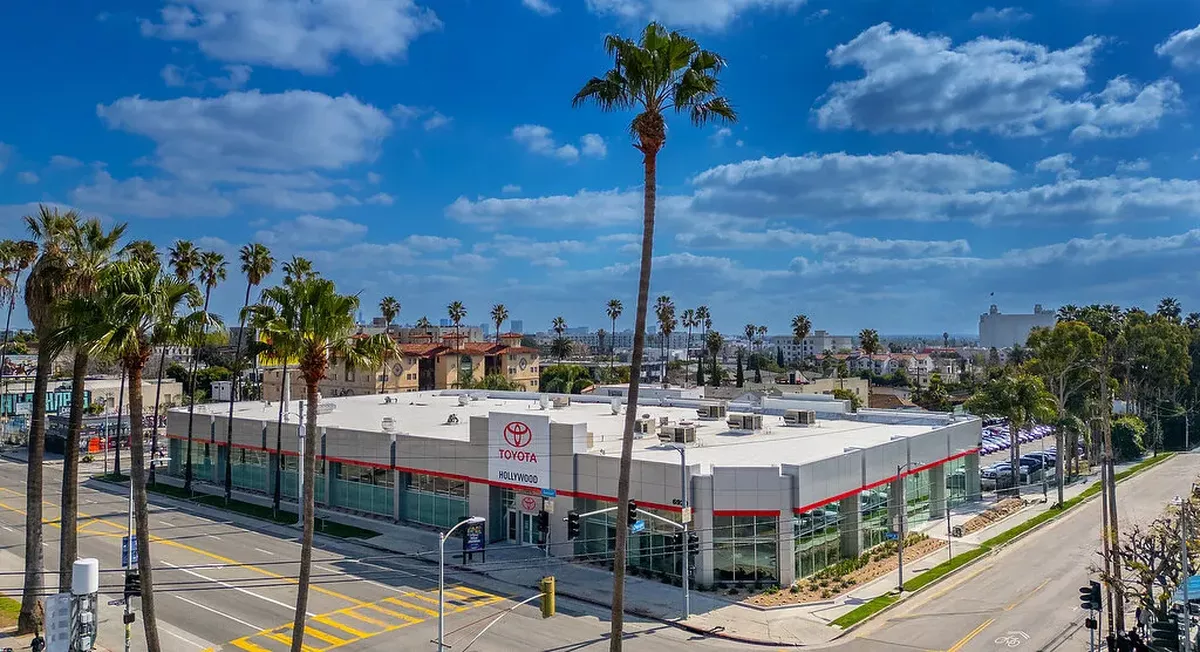 Go Auto, Toyota of Hollywood'u Satın Aldı