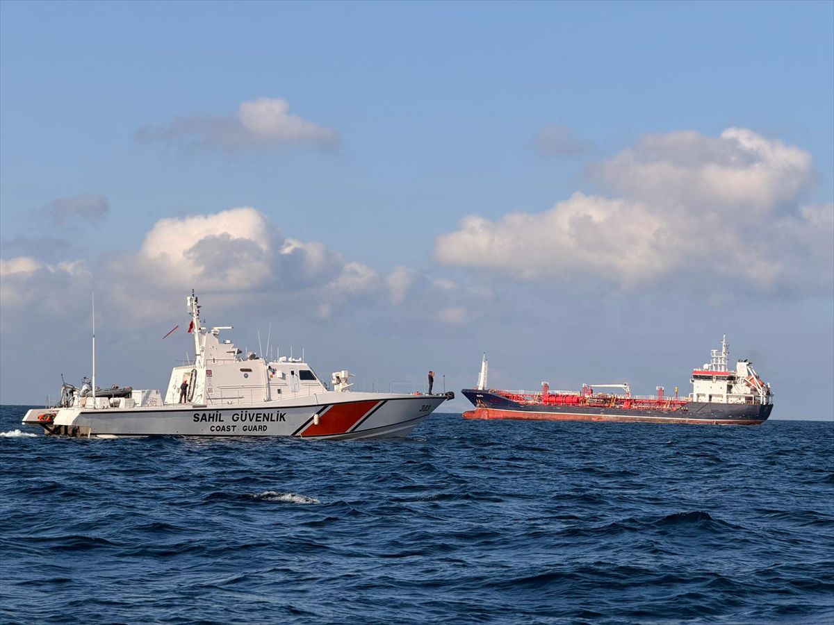 Silivri'de gemi çarpışması: 10 kişilik mürettebattan haber alınamıyor