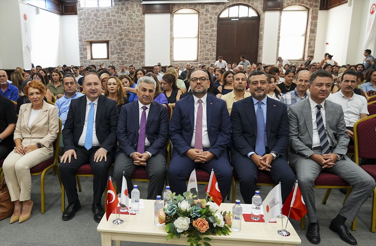 İzmir'de kamu iletişim eğitimleri başladı