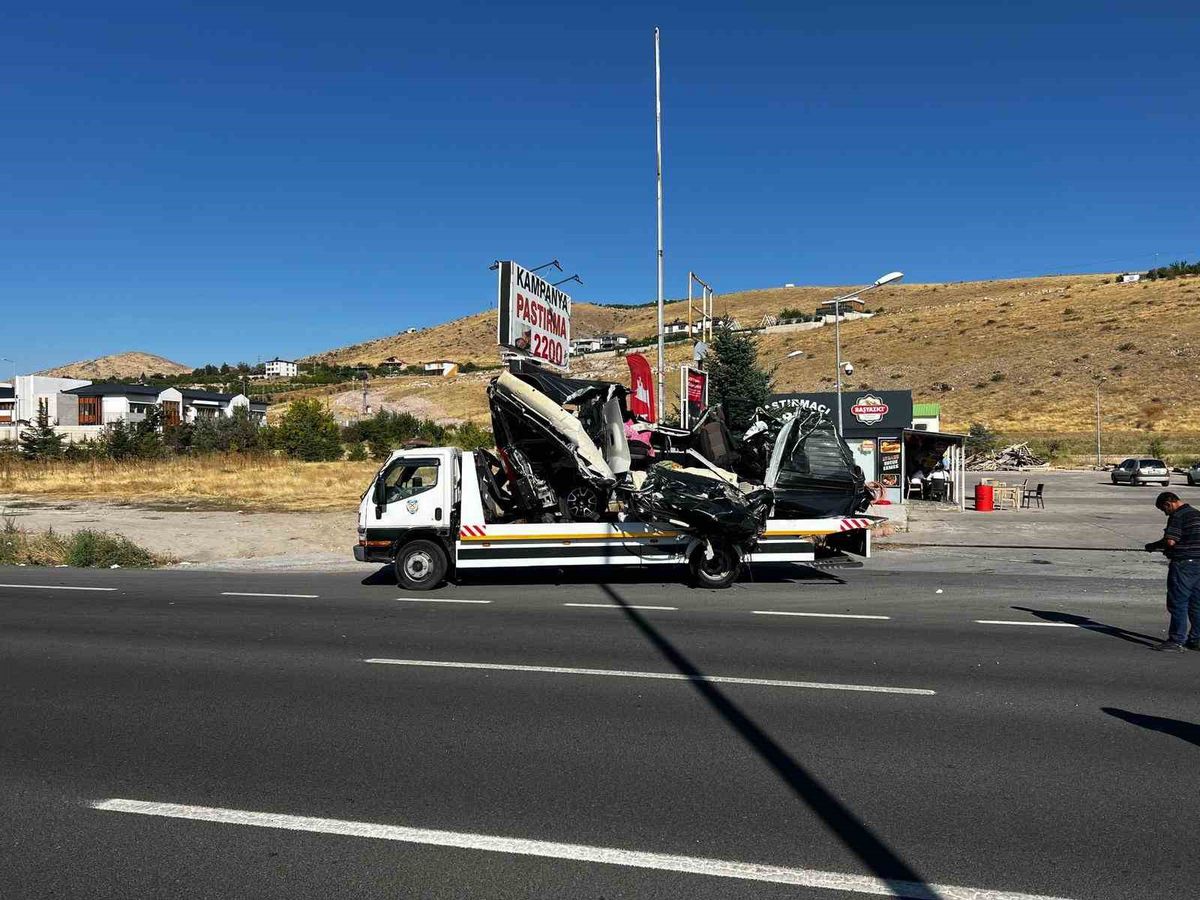 İncesu'da Minibüs Otobüse Çarptı: 3 Yaralı