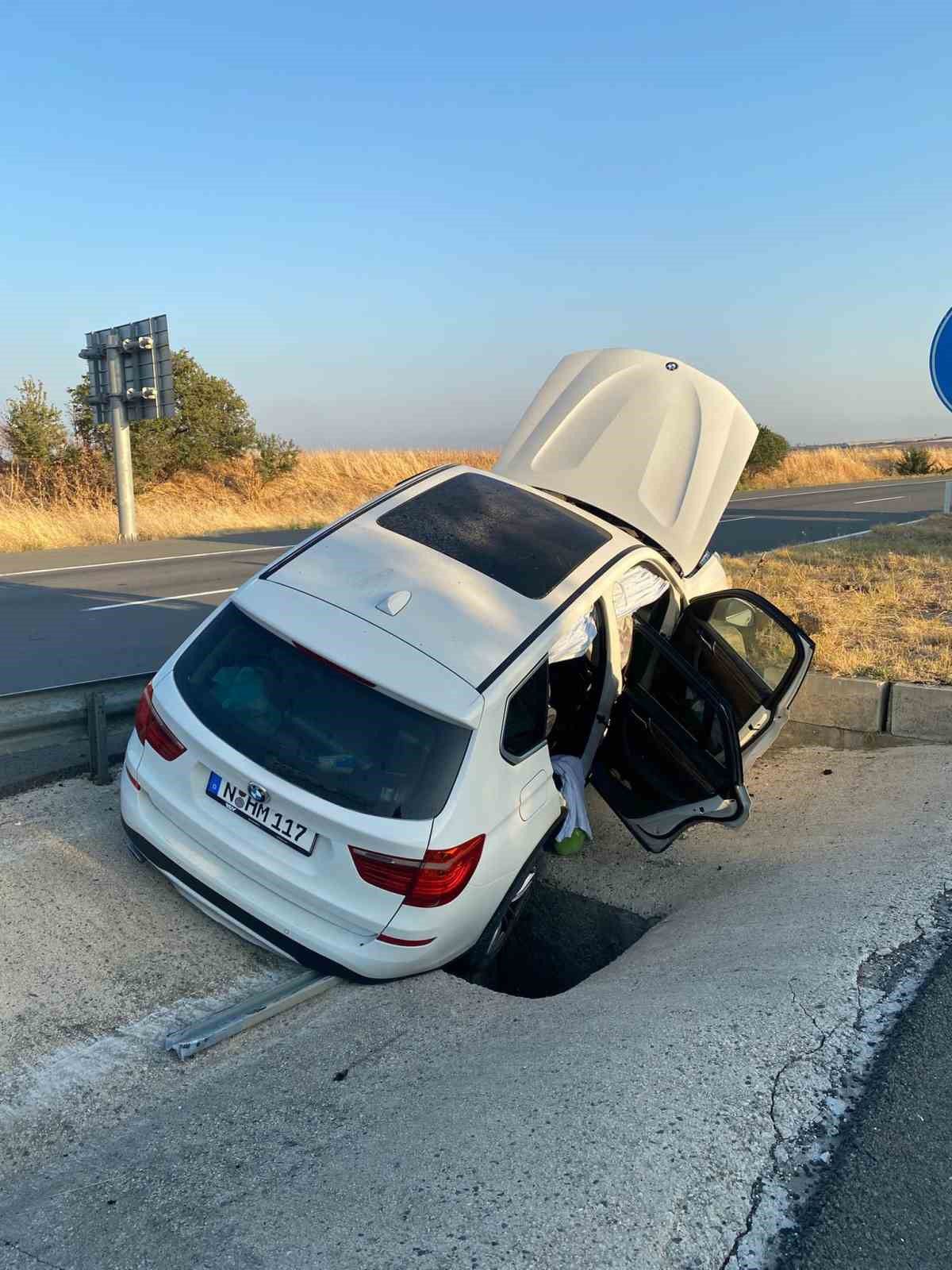 Keşan’da su kanalına düşen otomobilde 4 kişi yaralandı