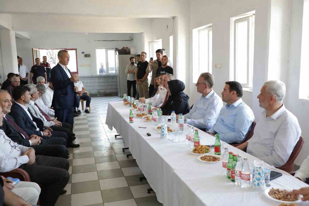 Kütahya Valisi Güzelyurt'ta Muhtarlarla Buluştu