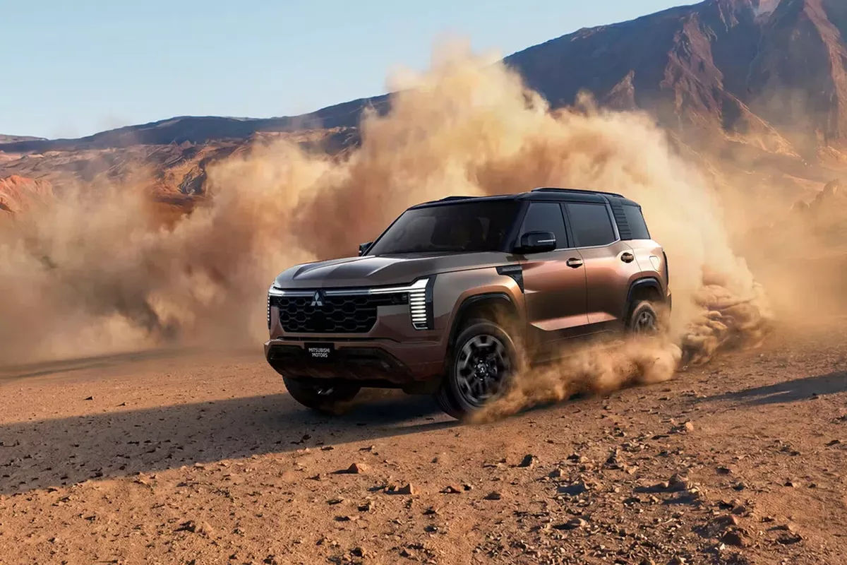 Mitsubishi Yeni Pajero'yu Tanıttı: Amiral Gemisi SUV 7 Yıl Sonra Yeniden Sahnelerde