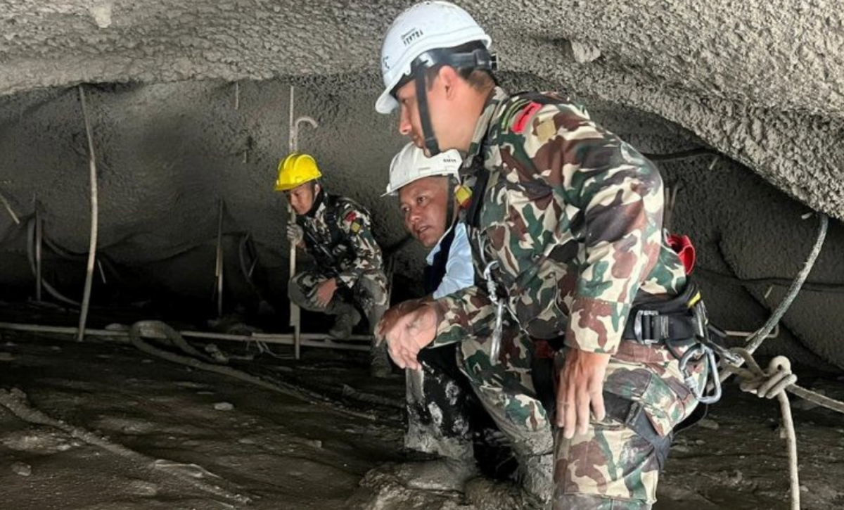Nepal'de sel felaketi: HES tünelinde mahsur kalan işçiler için umut