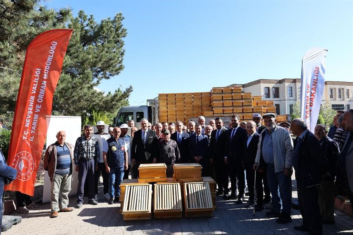 Nevşehir'de arıcılara 400 boş kovan desteği