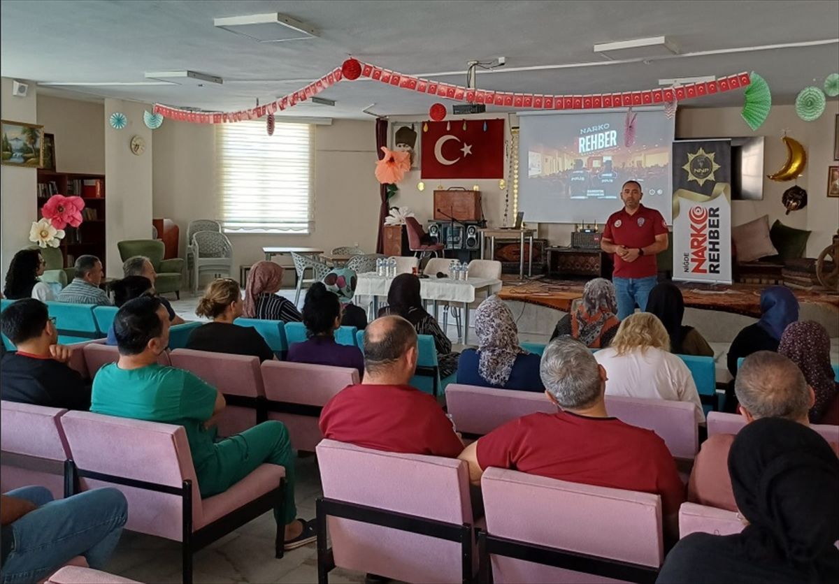 Niğde'de uyuşturucuyla mücadele bilgilendirmesi
