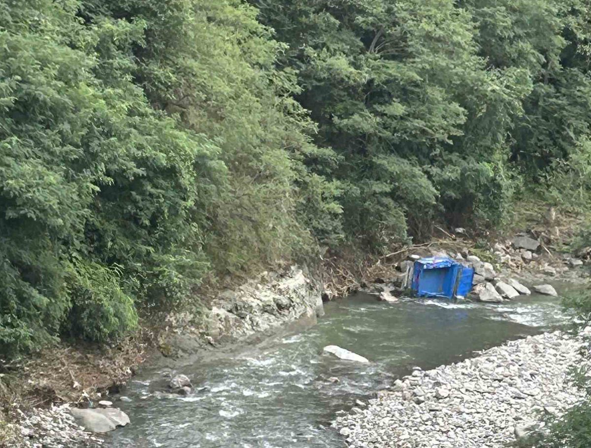 Ordu'da Tarım Aracı Dereye Yuvarlandı: 1 Ölü, 1 Yaralı